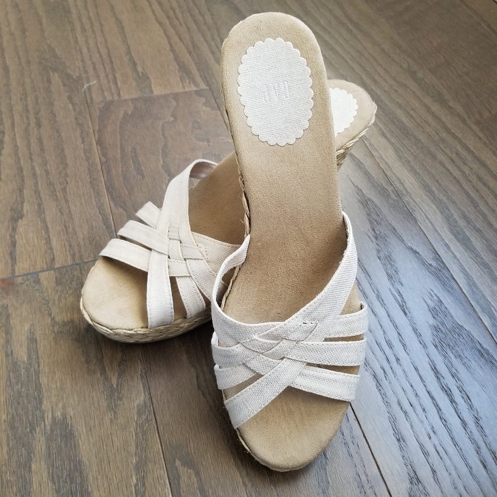NWOT Espadrille Wedge Sandal